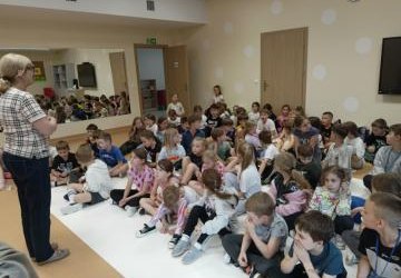 Pani Danusia odwiedziła świetlicę Spotkanie z panią bibliotekarką